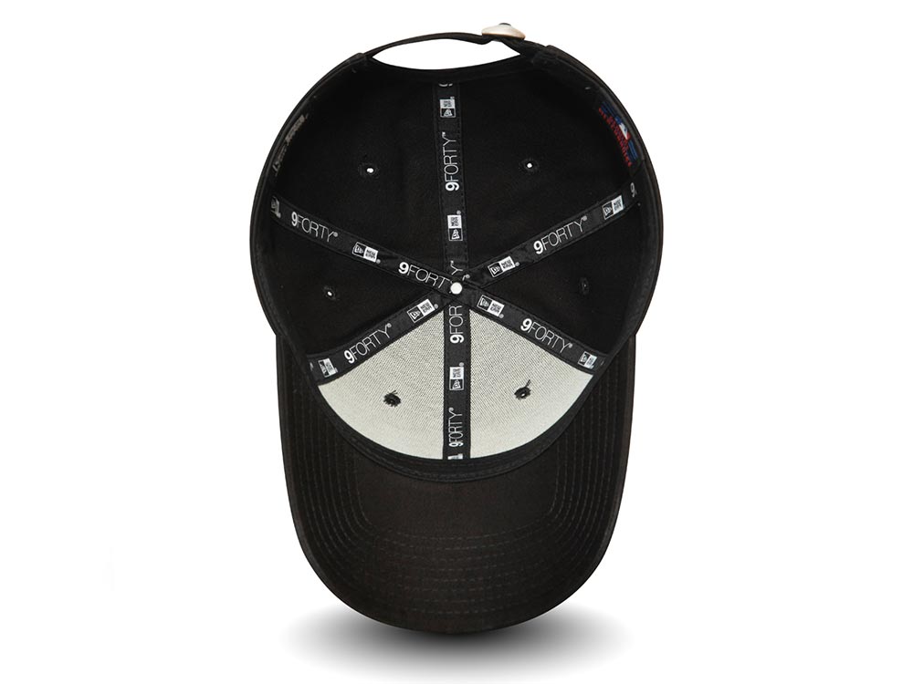 New Era New York Yankees League Essential Black Fire 9Forty Snapback Cap