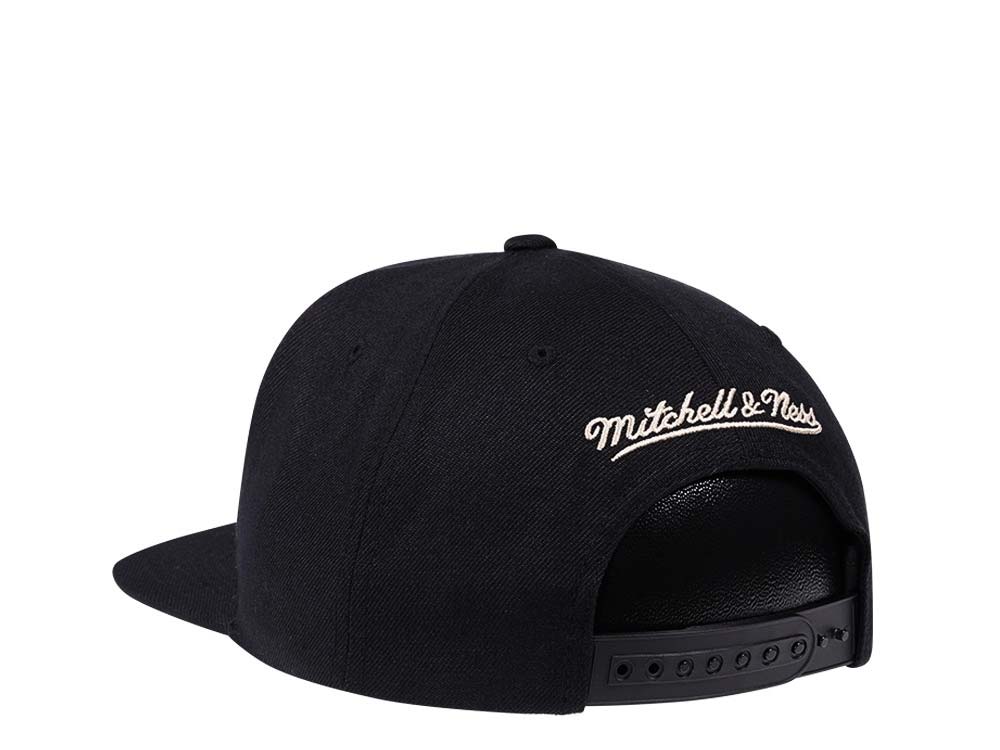 Mitchell & Ness Milwaukee Bucks Black Zig Zag Satin Undervisor Snapback Cap