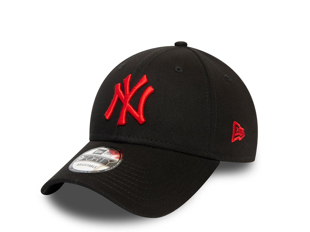 New Era New York Yankees League Essential Black Fire 9Forty Snapback Cap