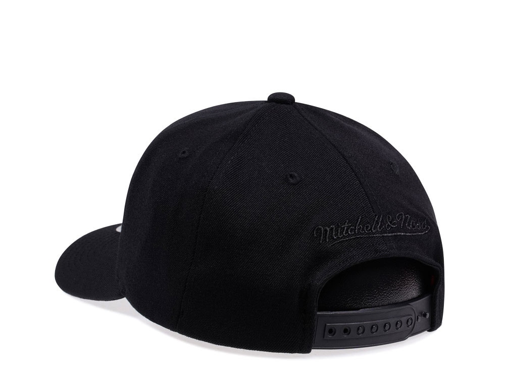 Mitchell & Ness Philadelphia 76ers Black Out Team Arch Red Line Flex Snapback Cap
