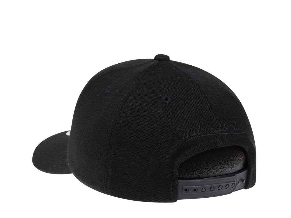 Mitchell & Ness San Antonio Spurs Black on Black Red Line Solid Flex Snapback Cap