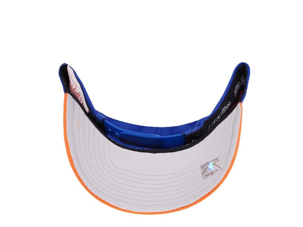 Mitchell & Ness New York Knicks Team Two Tone Red Line Solid Flex Snapback Cap