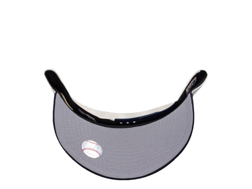 New Era New York Yankees World Series 2000 Chrome Two Tone Edition 9Forty A Frame Snapback Cap