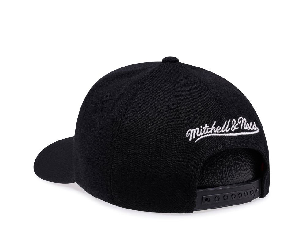 Mitchell & Ness Brooklyn Nets Duotone Red Line Flex Snapback Cap