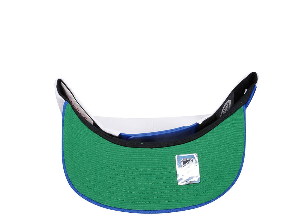 Mitchell & Ness New York Islanders Vintage Sharktooth Snapback Cap