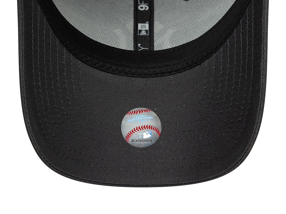 New Era New York Yankees League Essential Dark Gray Edition 9Forty Strapback Cap