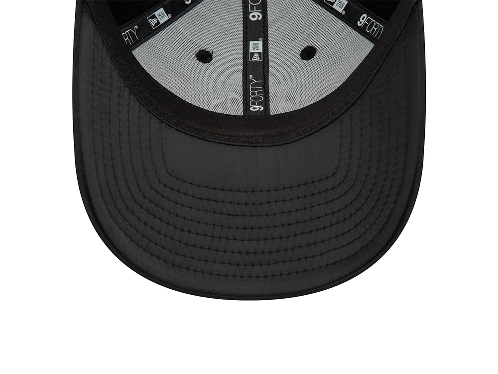 New Era New York Yankees Satin Black Womens 9Forty Strapback Cap