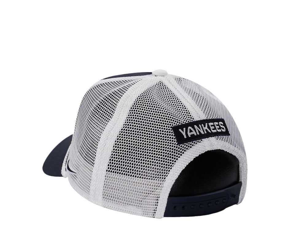 Nike New York Yankees Primetime Dri-Fit Rise Black Edition Trucker Snapback Cap