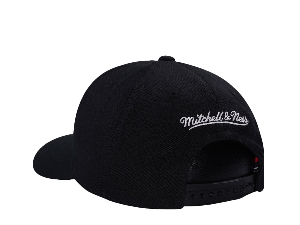 Mitchell & Ness Classic Logo Snapback Cap