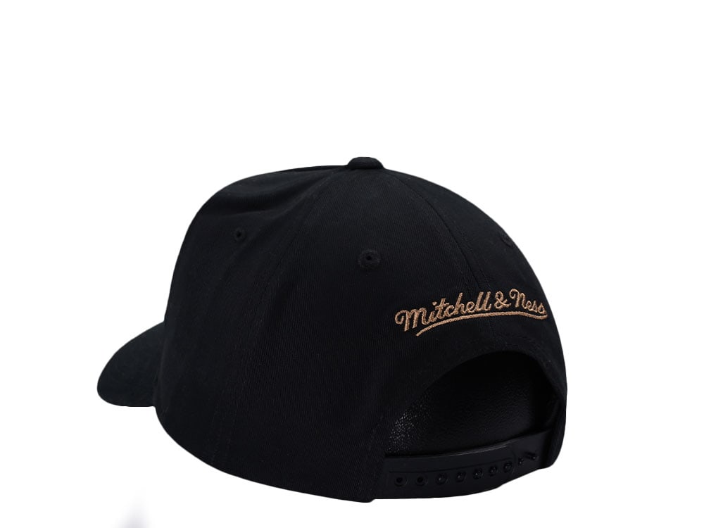 Mitchell & Ness Philadelphia 76ers Black Pro Pinch Fit Snapback Cap